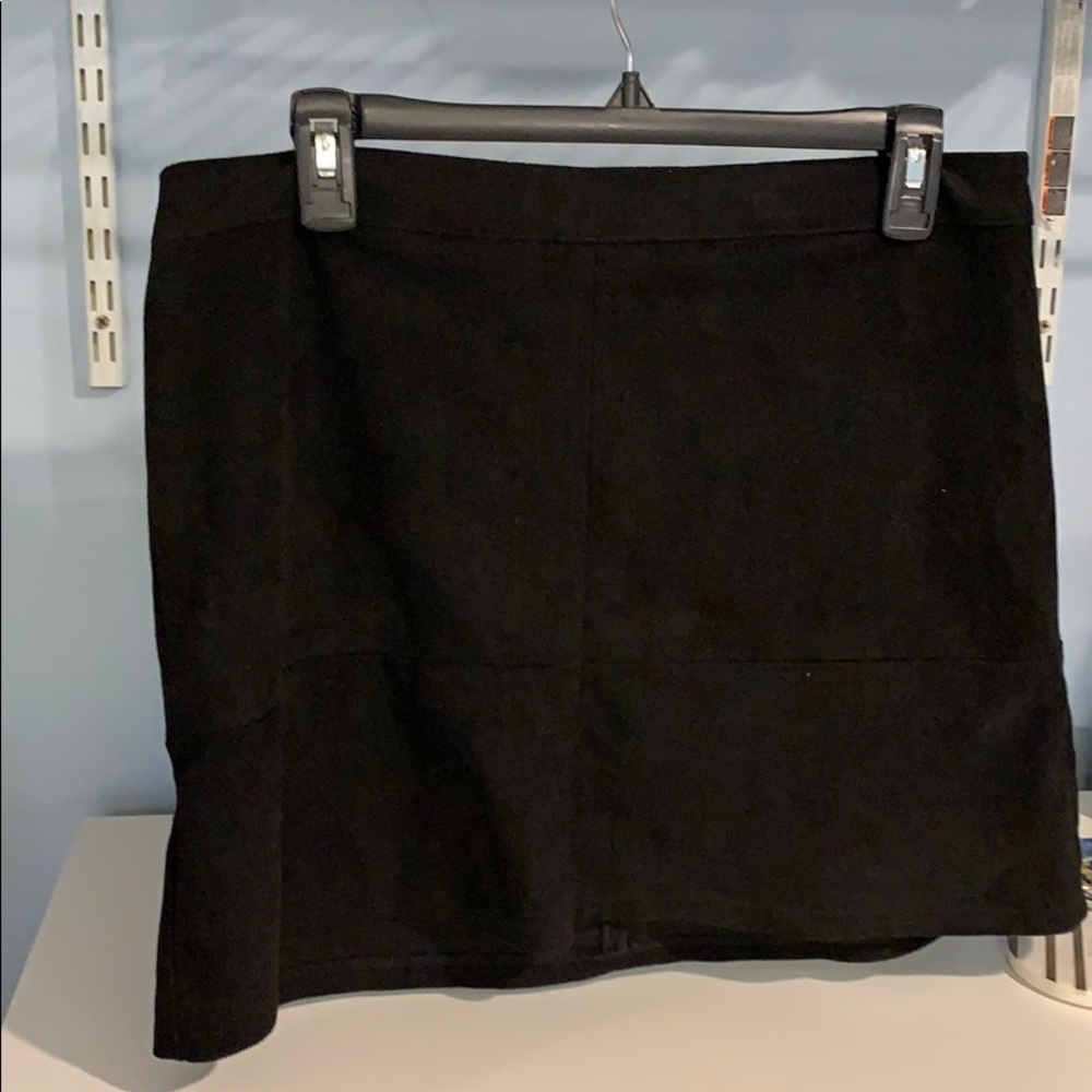Lulus black skirt